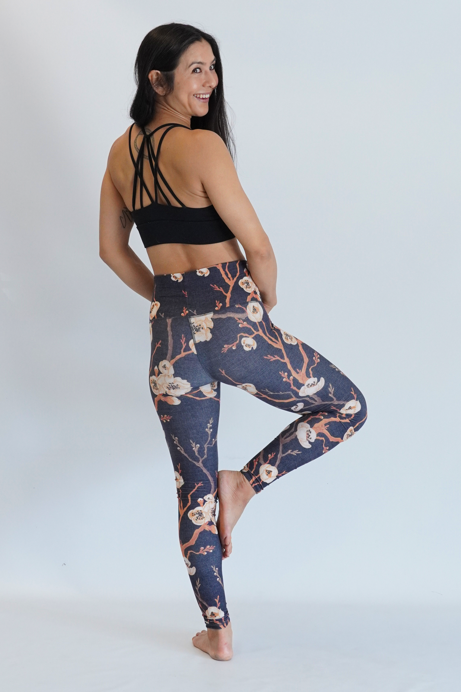 Sol Legging | White Cherry Blossom – Resoluna